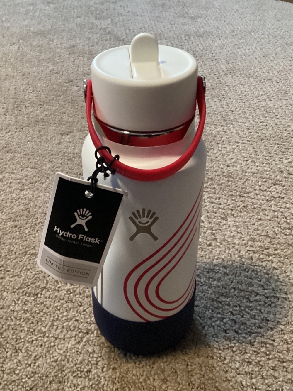 NWT Limited Edition USA Hydro Flask water bottle